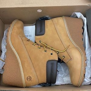 Timberland Women's Amston Wedge Booties